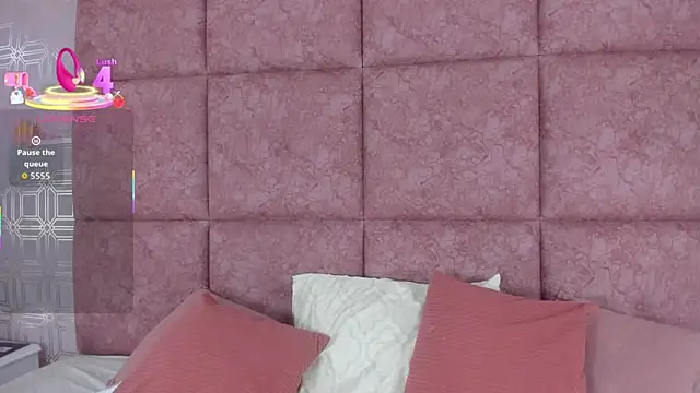 Snapshot of LilyRoxi chatting on 11/22/25, 09:46 LilyRoxi online show from 11/22/25, 09:46