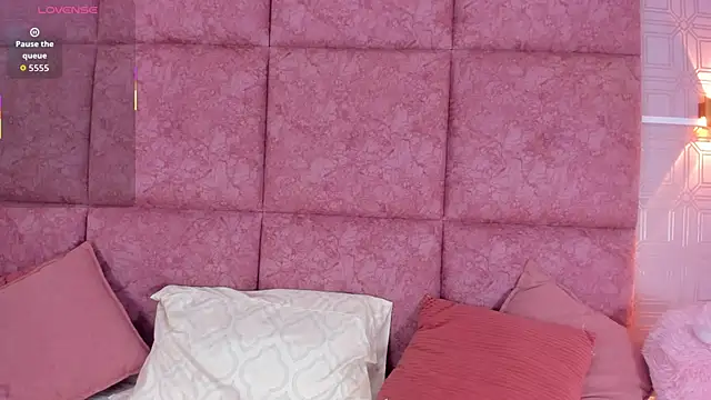 Snapshot of LilyRoxi chatting on 12/18/25, 09:40 LilyRoxi online show from 12/18/25, 09:40