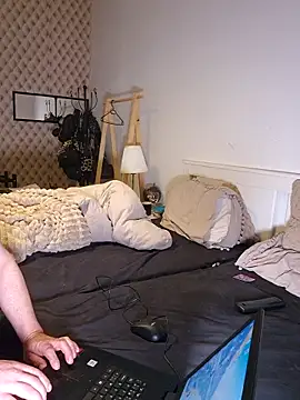 arnaudelsa online show from 12/17/25, 06:35