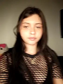 Snapshot of CHLOE_ISABELL chatting on 05/16/26, 02:21 CHLOE ISABELL online show from 05/16/26, 02:21