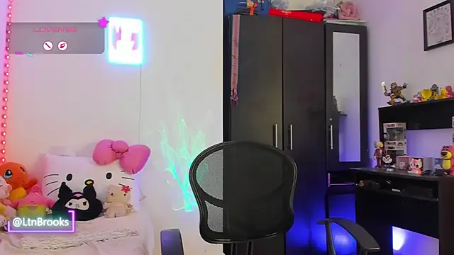 Annaa Brooks online show from 11/07/25, 11:26