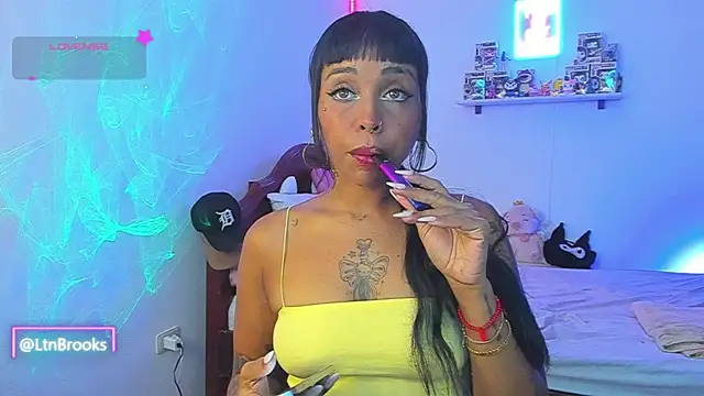 Annaa Brooks online show from 11/30/25, 05:19