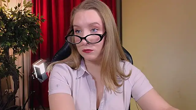 Saint Vicious online show from 12/04/25, 08:41