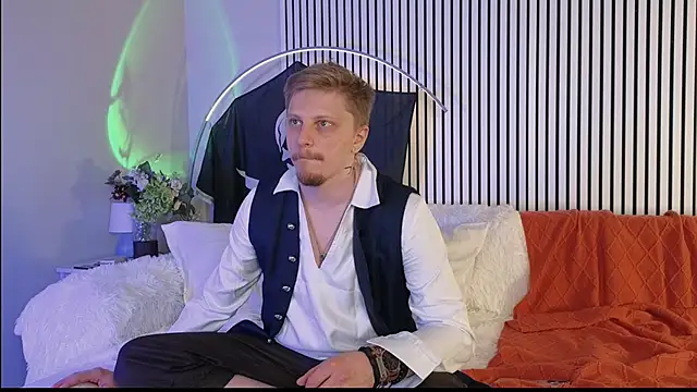 Saint Vicious online show from 10/25/25, 08:09