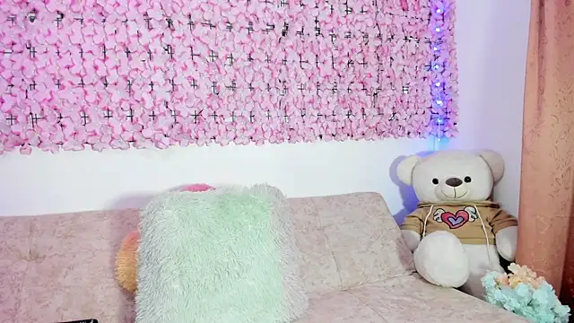 Lynda Bonnie online show from 11/01/25, 03:50