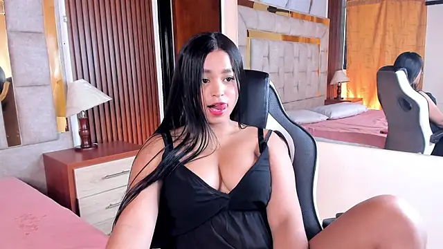 Snapshot of _JuliSweet_ chatting on 11/18/25, 12:52 JuliSweet online show from 11/18/25, 12:52