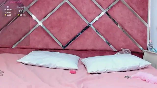 Snapshot of _JuliSweet_ chatting on 03/12/25, 12:26 JuliSweet online show from 03/12/25, 12:26