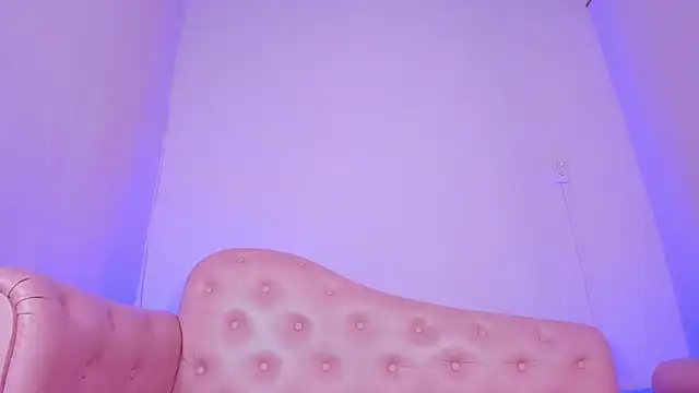 Snapshot of _JuliSweet_ chatting on 10/19/25, 12:52 JuliSweet online show from 10/19/25, 12:52