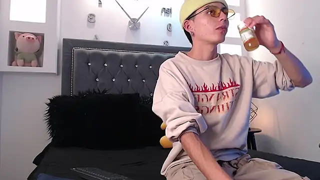 MaikyCooper online show from 03/05/25, 04:34