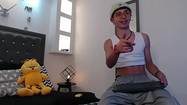 MaikyCooper online show from 03/06/25, 04:41