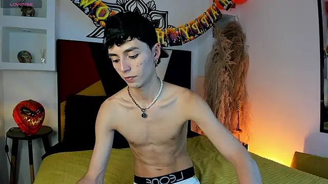 MaikyCooper online show from 10/07/25, 09:16