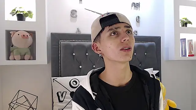 MaikyCooper online show from 03/18/25, 05:56