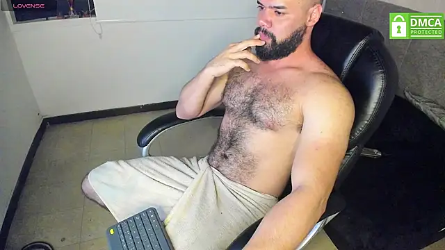 Luke Diaz7 online show from 10/31/25, 04:20