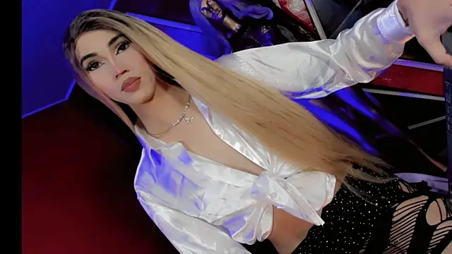 Snapshot of emelly_horny_ chatting on 11/03/25, 07:17 emelly horny online show from 11/03/25, 07:17