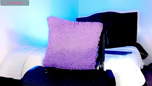 Snapshot of emelly_horny_ chatting on 11/26/25, 07:14 emelly horny online show from 11/26/25, 07:14