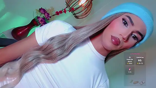 Snapshot of emelly_horny_ chatting on 02/07/26, 07:33 emelly horny online show from 02/07/26, 07:33