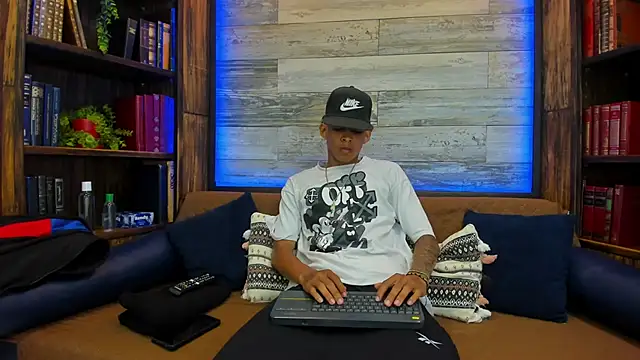 Snapshot of AndrewStiff chatting on 02/18/25, 03:42 AndrewStiff online show from 02/18/25, 03:42