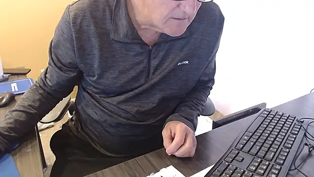 olderandwiser2 online show from 03/03/25, 02:39