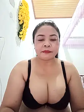 Snapshot of Baby-bigtits2024 chatting on 03/14/25, 12:40 Baby-bigtits2024 online show from 03/14/25, 12:40
