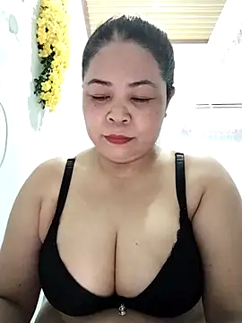 Baby-bigtits2024 online show from 12/17/25, 10:20