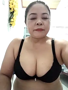 Snapshot of Baby-bigtits2024 chatting on 10/18/25, 01:35 Baby-bigtits2024 online show from 10/18/25, 01:35