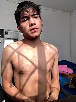 Snapshot of shadowsofgarden chatting on 12/15/25, 07:31 shadowsofgarden online show from 12/15/25, 07:31