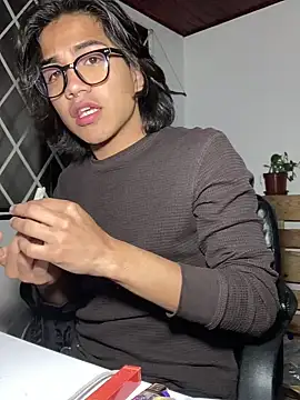 Snapshot of shadowsofgarden chatting on 02/27/25, 04:02 shadowsofgarden online show from 02/27/25, 04:02