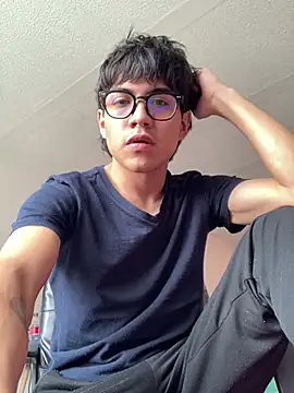 Snapshot of shadowsofgarden chatting on 03/15/25, 06:32 shadowsofgarden online show from 03/15/25, 06:32