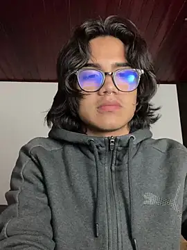 Snapshot of shadowsofgarden chatting on 02/19/25, 04:01 shadowsofgarden online show from 02/19/25, 04:01