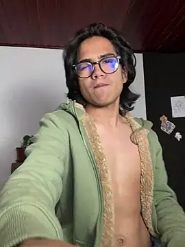 Snapshot of shadowsofgarden chatting on 02/21/25, 04:07 shadowsofgarden online show from 02/21/25, 04:07