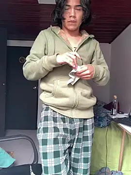 Snapshot of shadowsofgarden chatting on 02/21/25, 12:49 shadowsofgarden online show from 02/21/25, 12:49