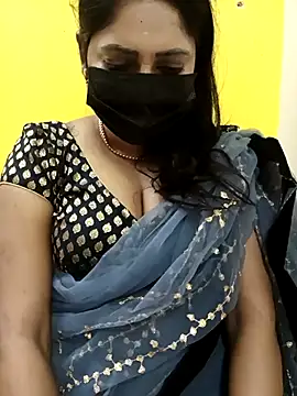 Snapshot of Thamarai28 chatting on 03/11/25, 10:42 Thamarai28 online show from 03/11/25, 10:42