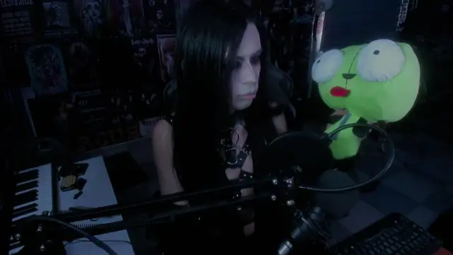 Snapshot of rotten_dreams chatting on 02/19/25, 04:44 rotten dreams online show from 02/19/25, 04:44