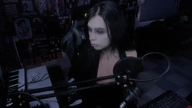 Snapshot of rotten_dreams chatting on 02/18/25, 10:47 rotten dreams online show from 02/18/25, 10:47