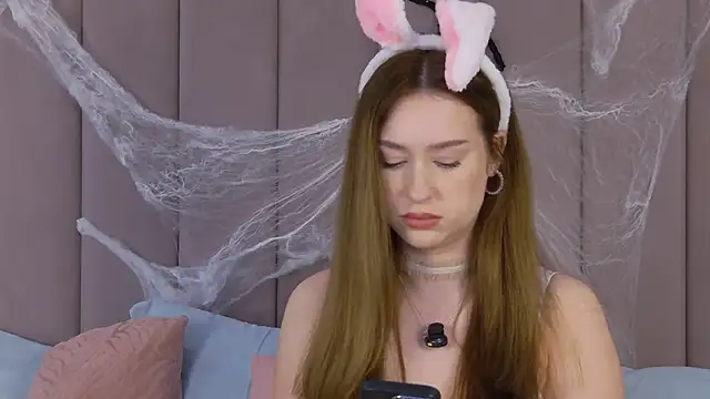 Jackie White  online show from 10/27/25, 03:18