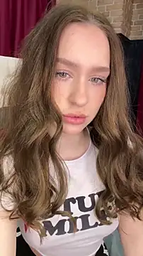 Jackie White  online show from 12/05/25, 02:43