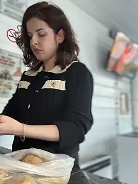 Snapshot of MollyBer chatting on 04/10/26, 04:58 MollyBer online show from 04/10/26, 04:58