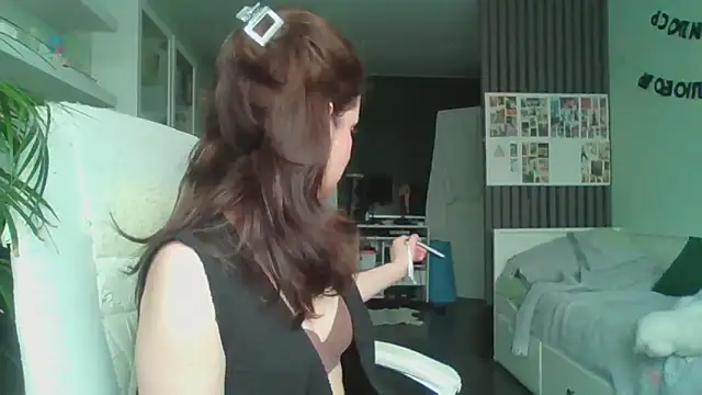 Snapshot of MollyBer chatting on 03/26/26, 10:35 MollyBer online show from 03/26/26, 10:35