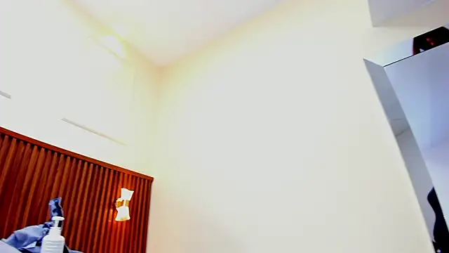MELINAMARTINS online show from 03/20/25, 10:40