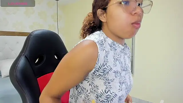 MELINAMARTINS online show from 10/10/25, 12:50
