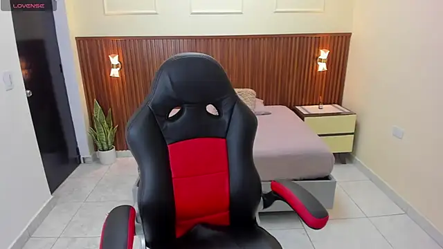 MELINAMARTINS online show from 11/24/25, 07:36