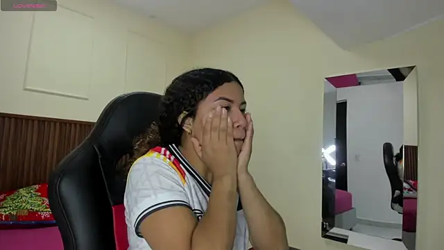 MELINAMARTINS online show from 12/22/25, 07:36