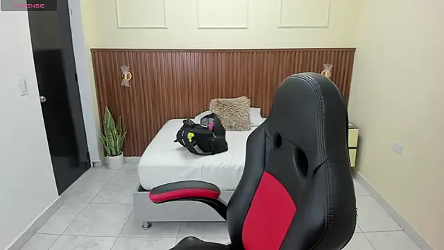 MELINAMARTINS online show from 11/25/25, 07:03