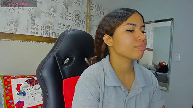 MELINAMARTINS online show from 12/17/25, 07:08