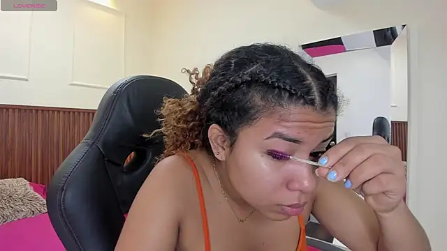 MELINAMARTINS online show from 11/21/25, 07:13