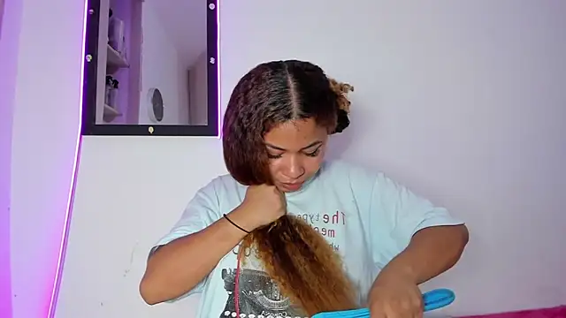 MELINAMARTINS online show from 04/13/26, 08:46