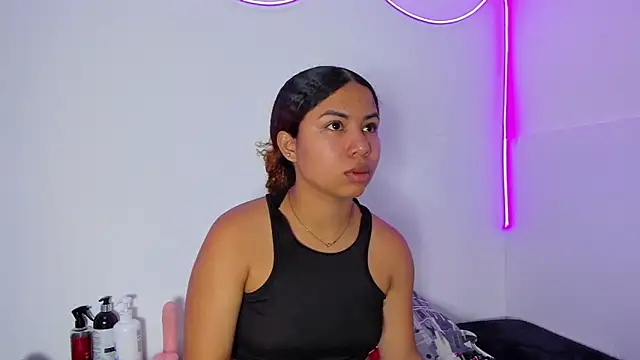 MELINAMARTINS online show from 02/04/26, 08:48