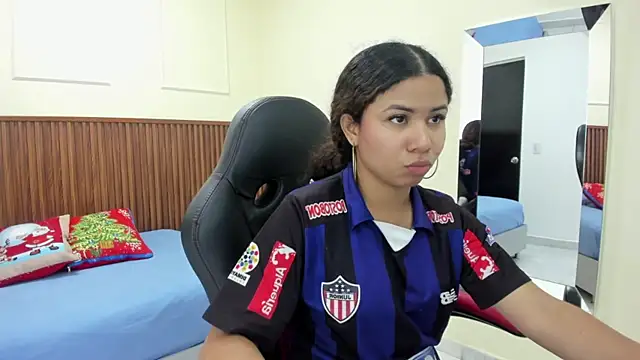 MELINAMARTINS online show from 12/16/25, 07:29