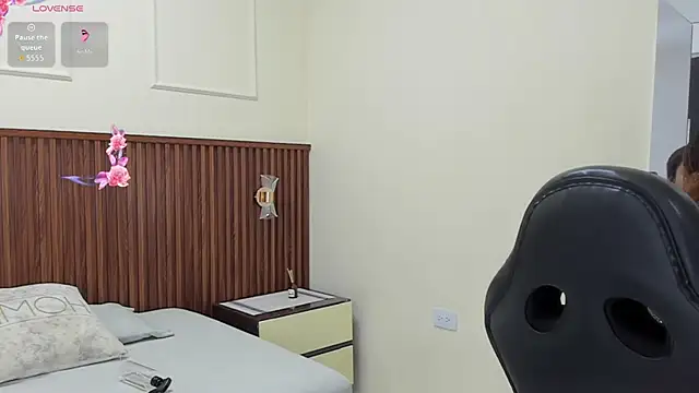 MELINAMARTINS online show from 09/18/25, 07:39