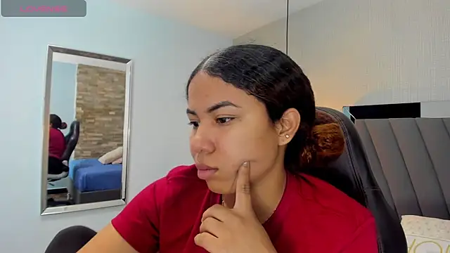 MELINAMARTINS online show from 01/10/26, 07:53